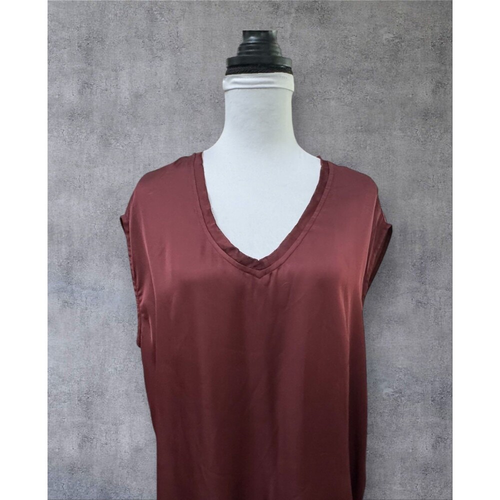Dear John Women Top Sz L NWT Satin Burgundy Frayed Trim V-Neck Hem Cap Sleeve